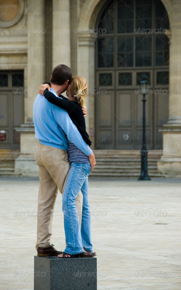 lovely couple holding for a photo in Paris