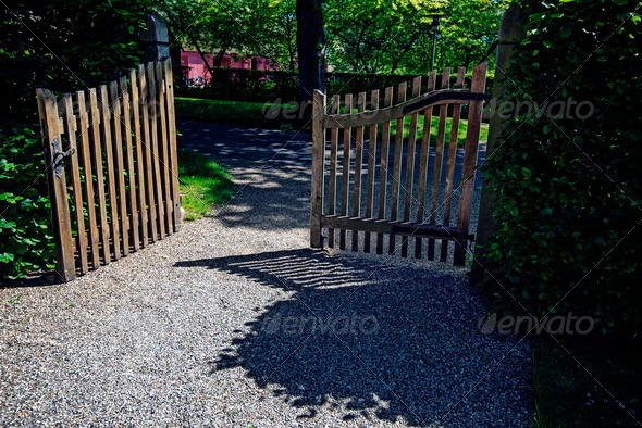 Open gate fro the park.